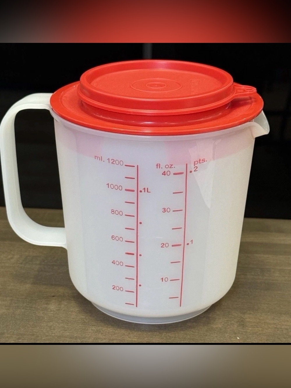 Tupperware 1803-4 Mix N Store Measuring Cup with Red Lids - 40 Oz 3 Pcs Spin Top